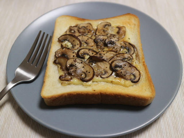 ガーリックマッシュルームのトーストのレシピ